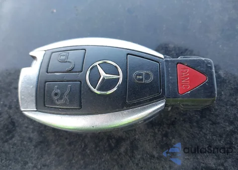 2010 Mercedes-Benz C 300 Luxury 4Matic/Sport 4Matic z USA, uszkodzony, nr VIN WDDGF8BB5AR107204